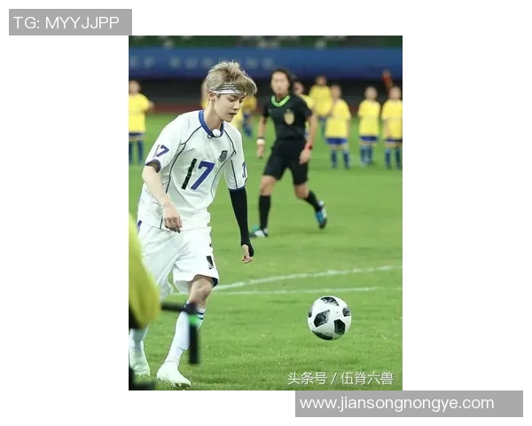 足球明星在不同球队类型中的角色与影响分析